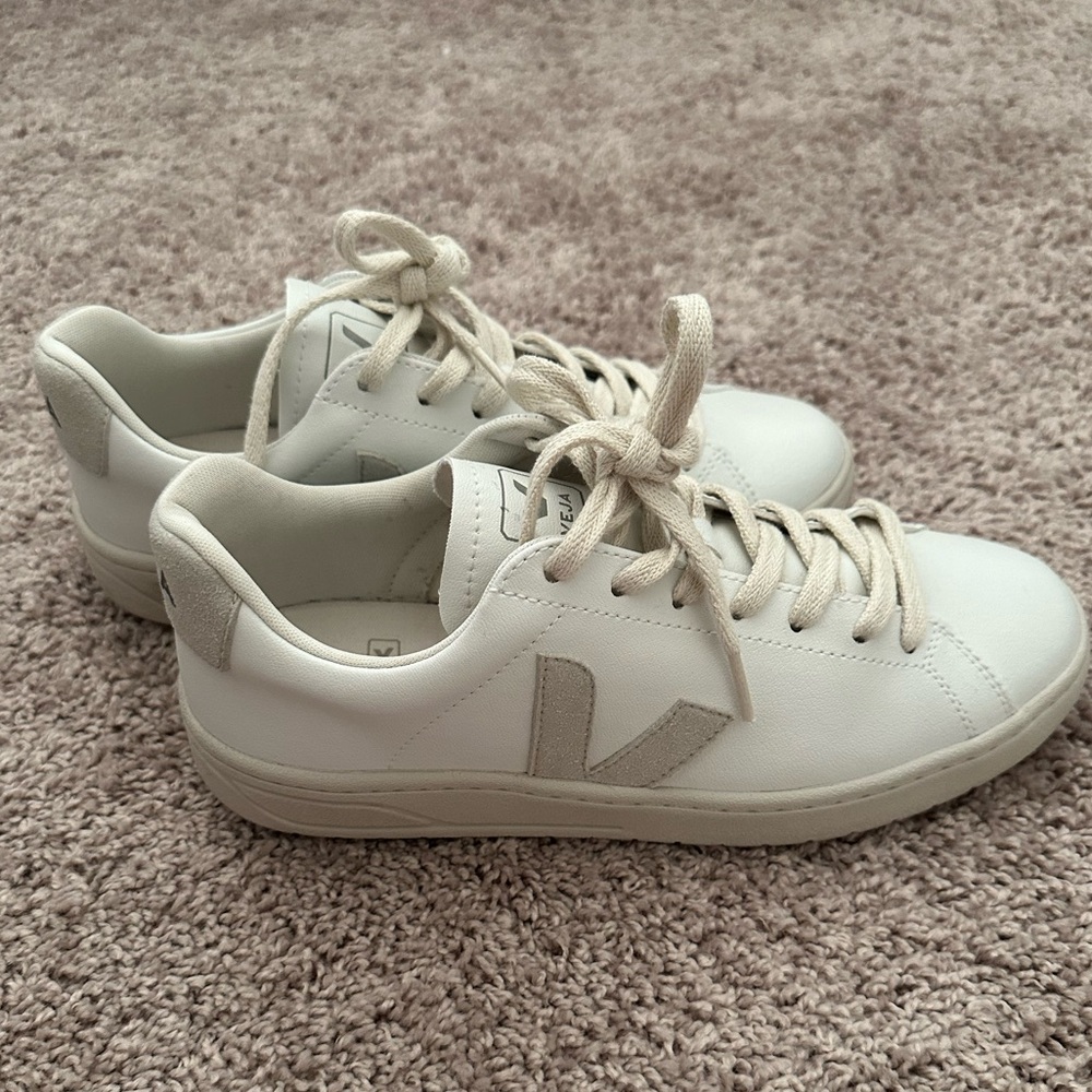 Veja Women Urca Sneakers White Beige 39 US 8